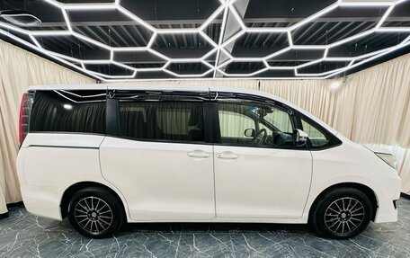 Toyota Noah III, 2019 год, 2 199 999 рублей, 7 фотография