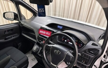 Toyota Noah III, 2019 год, 2 199 999 рублей, 11 фотография