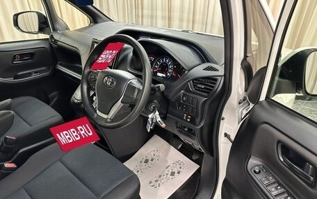 Toyota Noah III, 2019 год, 2 199 999 рублей, 10 фотография