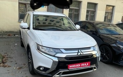 Mitsubishi Outlander III рестайлинг 3, 2019 год, 1 850 000 рублей, 1 фотография