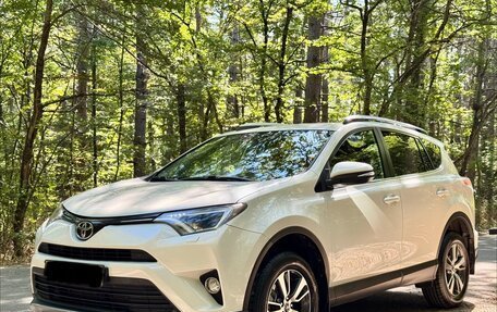 Toyota RAV4, 2017 год, 2 350 000 рублей, 1 фотография