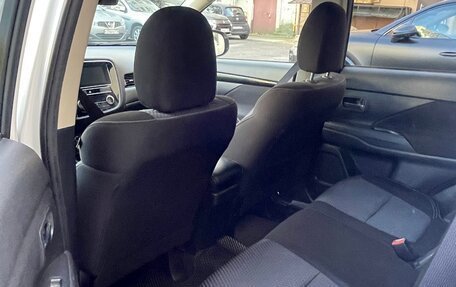 Mitsubishi Outlander III рестайлинг 3, 2019 год, 1 850 000 рублей, 7 фотография