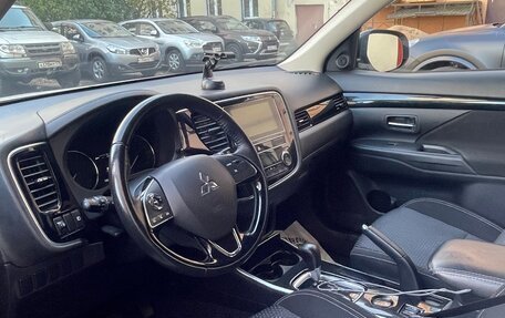 Mitsubishi Outlander III рестайлинг 3, 2019 год, 1 850 000 рублей, 8 фотография