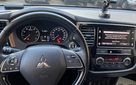 Mitsubishi Outlander III рестайлинг 3, 2019 год, 1 850 000 рублей, 5 фотография