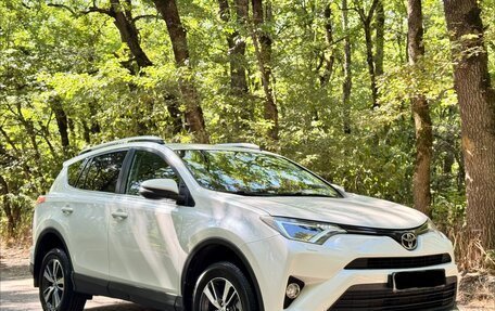 Toyota RAV4, 2017 год, 2 350 000 рублей, 2 фотография