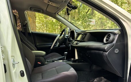 Toyota RAV4, 2017 год, 2 350 000 рублей, 10 фотография
