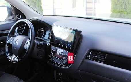 Mitsubishi Outlander III рестайлинг 3, 2019 год, 1 830 000 рублей, 10 фотография