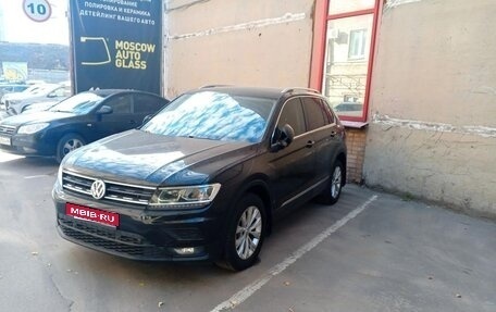 Volkswagen Tiguan II, 2018 год, 2 300 000 рублей, 1 фотография