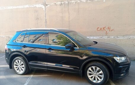 Volkswagen Tiguan II, 2018 год, 2 300 000 рублей, 2 фотография