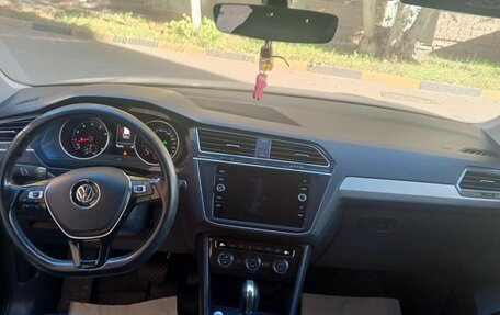 Volkswagen Tiguan II, 2018 год, 2 300 000 рублей, 8 фотография
