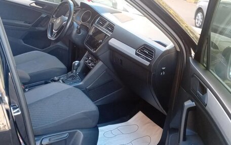 Volkswagen Tiguan II, 2018 год, 2 300 000 рублей, 13 фотография