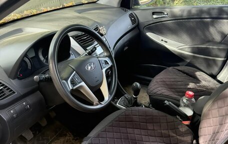 Hyundai Solaris II рестайлинг, 2012 год, 745 000 рублей, 3 фотография