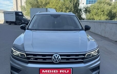 Volkswagen Tiguan II, 2018 год, 1 980 000 рублей, 1 фотография