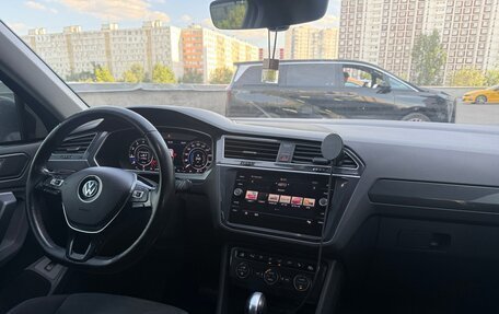 Volkswagen Tiguan II, 2018 год, 1 980 000 рублей, 5 фотография