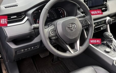 Toyota RAV4, 2021 год, 3 650 000 рублей, 6 фотография