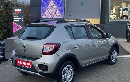 Renault Sandero II рестайлинг, 2018 год, 985 000 рублей, 3 фотография