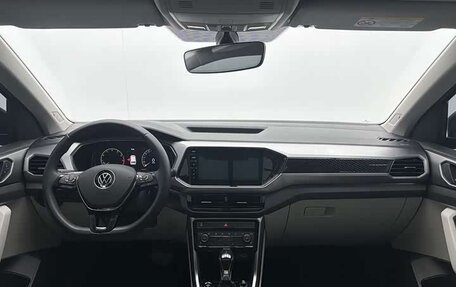 Volkswagen T-Cross I, 2023 год, 2 094 000 рублей, 10 фотография
