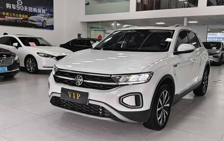 Volkswagen T-Roc I, 2023 год, 1 859 000 рублей, 1 фотография