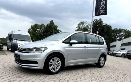Volkswagen Touran III, 2022 год, 3 210 000 рублей, 2 фотография