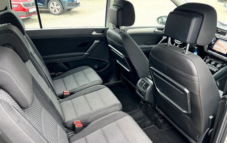 Volkswagen Touran III, 2022 год, 3 210 000 рублей, 21 фотография