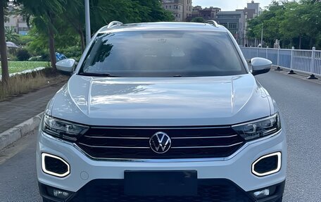 Volkswagen T-Roc I, 2022 год, 1 800 000 рублей, 2 фотография