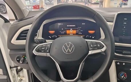 Volkswagen T-Roc I, 2023 год, 1 859 000 рублей, 6 фотография
