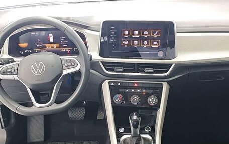 Volkswagen T-Roc I, 2023 год, 1 859 000 рублей, 5 фотография