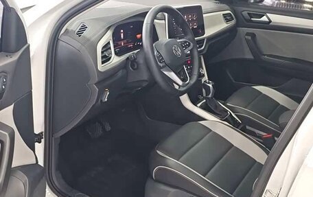 Volkswagen T-Roc I, 2023 год, 1 859 000 рублей, 4 фотография