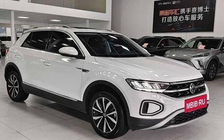 Volkswagen T-Roc I, 2023 год, 1 859 000 рублей, 3 фотография