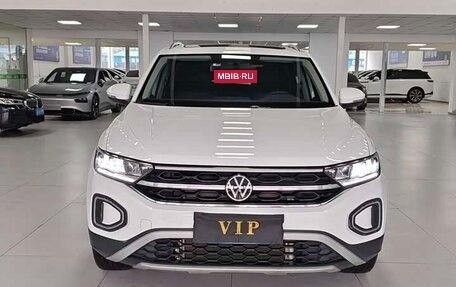 Volkswagen T-Roc I, 2023 год, 1 859 000 рублей, 2 фотография