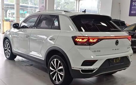 Volkswagen T-Roc I, 2023 год, 1 859 000 рублей, 11 фотография
