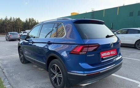 Volkswagen Tiguan II, 2018 год, 2 590 000 рублей, 3 фотография