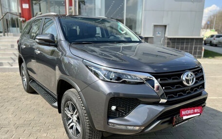 Toyota Fortuner II, 2023 год, 2 фотография