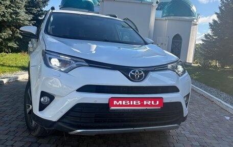 Toyota RAV4, 2018 год, 1 800 000 рублей, 3 фотография