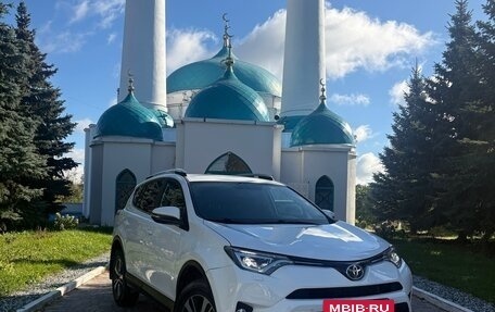 Toyota RAV4, 2018 год, 1 800 000 рублей, 2 фотография