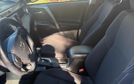 Toyota RAV4, 2018 год, 1 800 000 рублей, 8 фотография