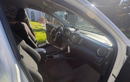 Toyota RAV4, 2018 год, 1 800 000 рублей, 10 фотография