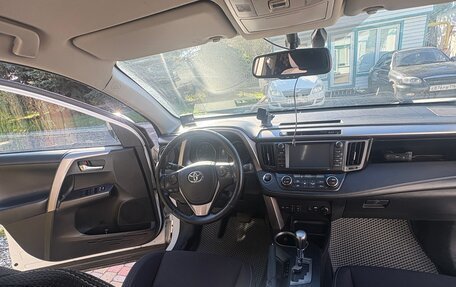 Toyota RAV4, 2018 год, 1 800 000 рублей, 12 фотография