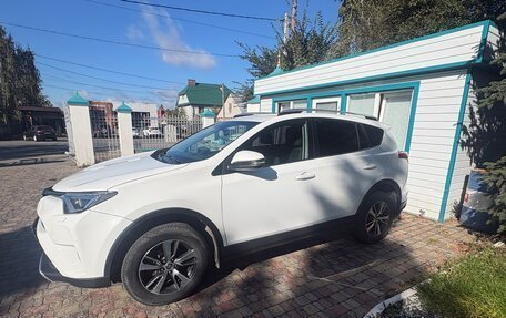 Toyota RAV4, 2018 год, 1 800 000 рублей, 15 фотография