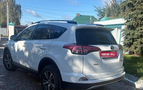 Toyota RAV4, 2018 год, 1 800 000 рублей, 5 фотография