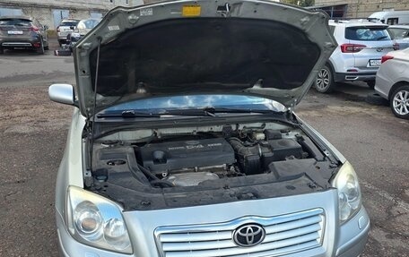 Toyota Avensis III рестайлинг, 2004 год, 750 000 рублей, 2 фотография