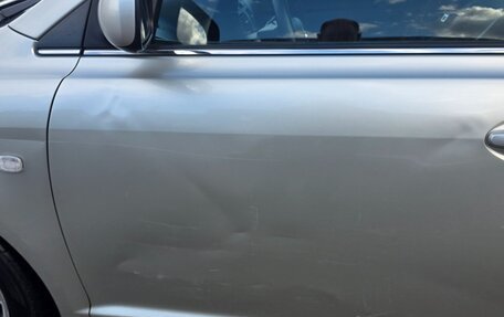 Toyota Avensis III рестайлинг, 2004 год, 750 000 рублей, 8 фотография