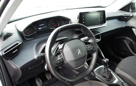 Peugeot 2008 II, 2021 год, 1 890 000 рублей, 6 фотография