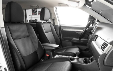 Mitsubishi Outlander III рестайлинг 3, 2016 год, 1 679 000 рублей, 14 фотография