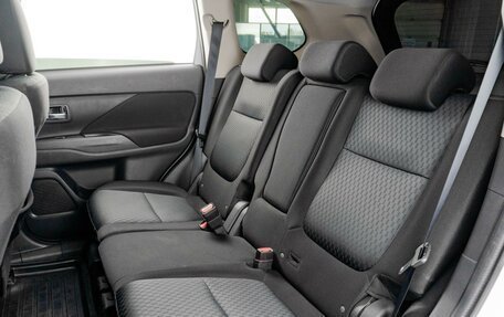 Mitsubishi Outlander III рестайлинг 3, 2016 год, 1 679 000 рублей, 13 фотография