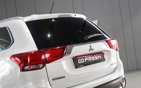 Mitsubishi Outlander III рестайлинг 3, 2016 год, 1 679 000 рублей, 8 фотография