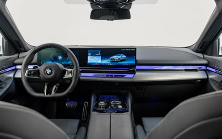 BMW 5 серия, 2025 год, 8 800 000 рублей, 13 фотография