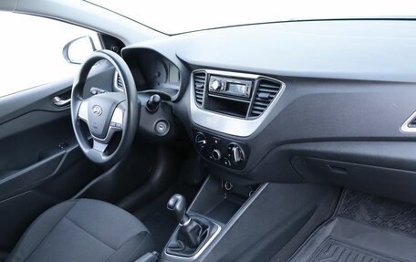 Hyundai Solaris II рестайлинг, 2017 год, 880 000 рублей, 10 фотография