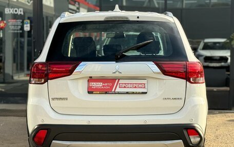Mitsubishi Outlander III рестайлинг 3, 2017 год, 1 970 000 рублей, 7 фотография