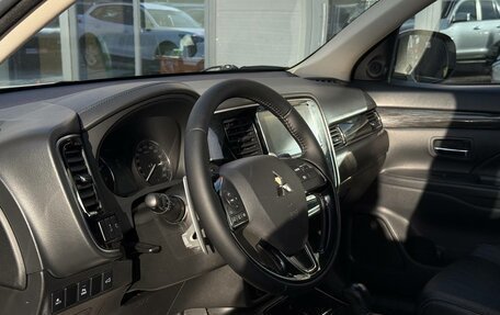 Mitsubishi Outlander III рестайлинг 3, 2017 год, 1 970 000 рублей, 10 фотография